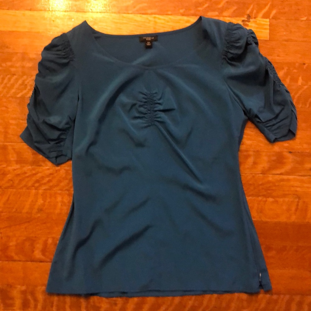 Ann Taylor ruched detailed top.